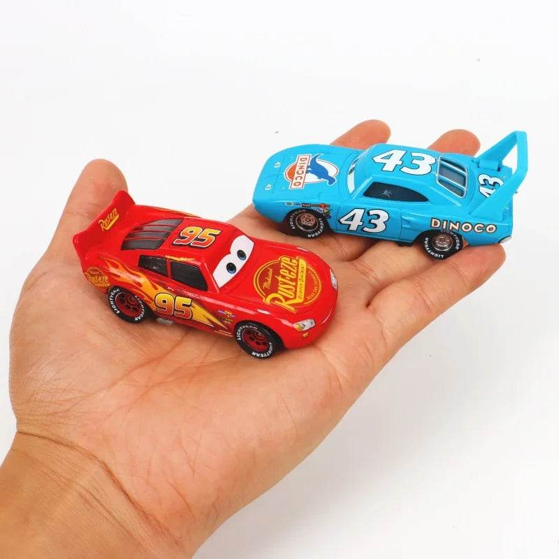 Disney Pixar Cars Gift Box – Diecast Lightning McQueen & Jackson Storm Set - 8Pcs