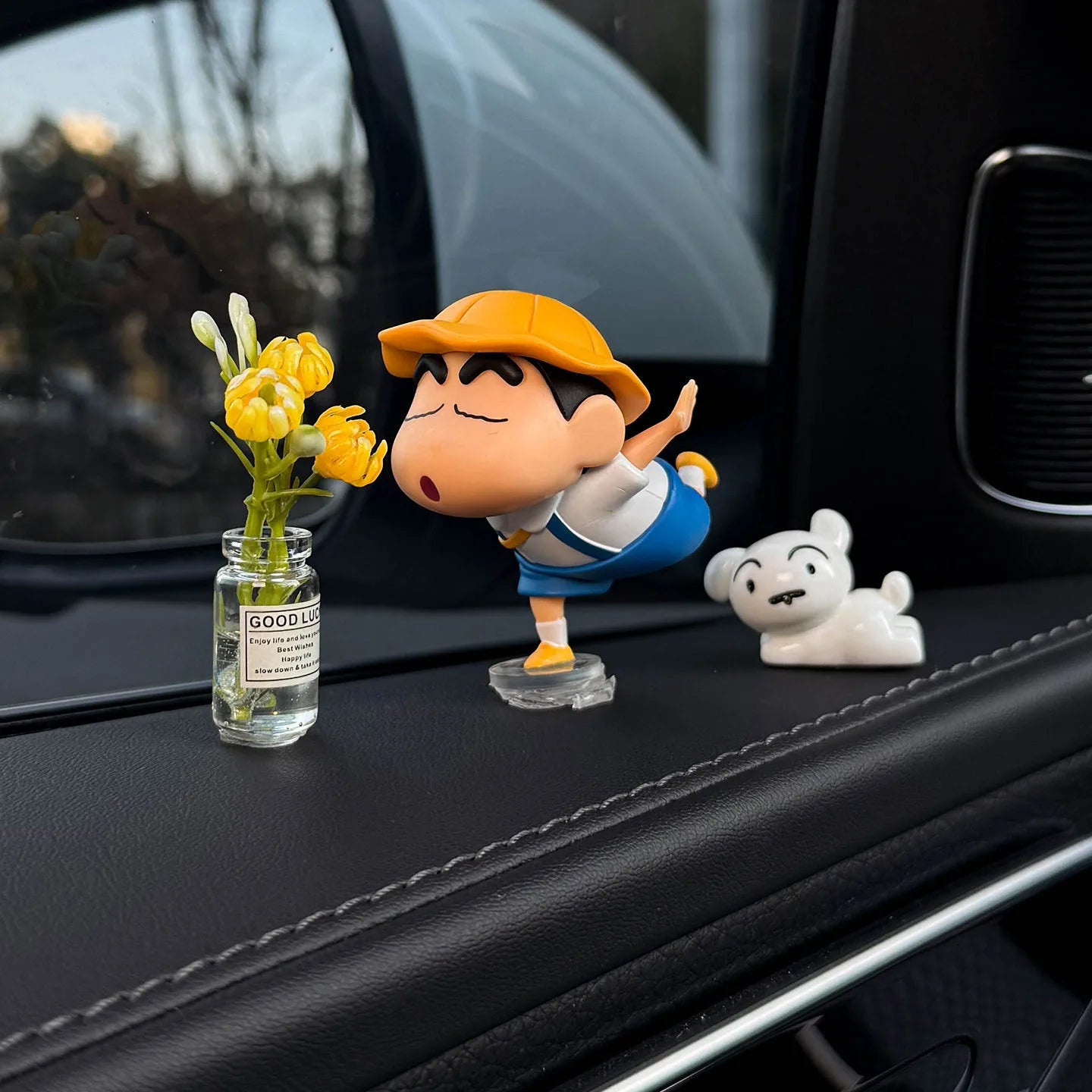 Crayon Shin-chan Dashboard Figures, Set of 2