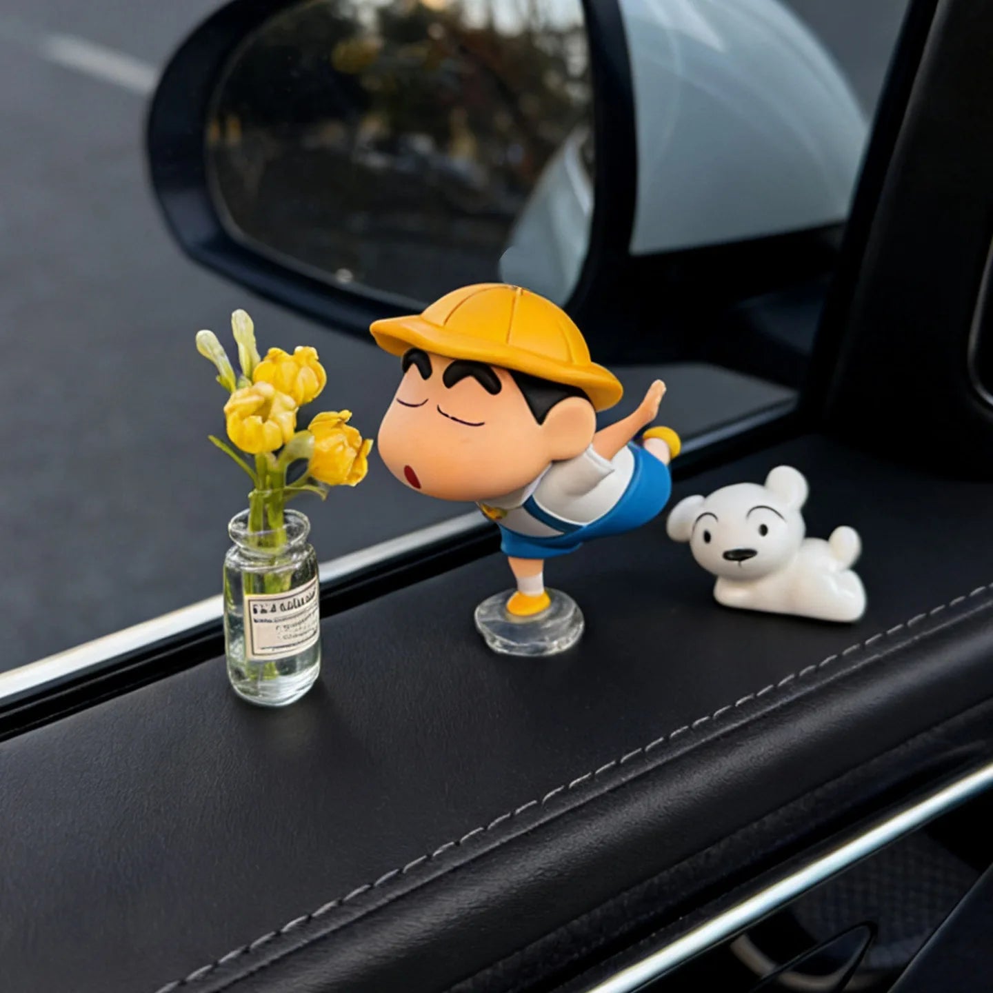 Crayon Shin-chan Dashboard Figures, Set of 2